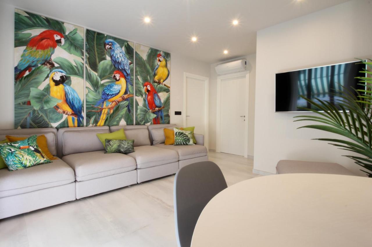 Parrots & Palms Apartment บอร์ดิเกรา ภายนอก รูปภาพ